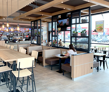 Umbaumaßnahme des Burger King Restaurants nach Burger King Konzept GardenGrill
