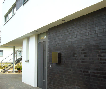 Neubau eines Einfamilienhauses mit Büro in Ahrensburg Eingangsfassade