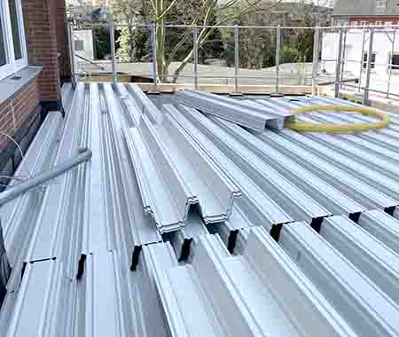 Ausbau einer Flachdachfläche zu einem Kinderspielplatz
Ausbau einer Flachdachfläche zu einem Kinderspielplatz