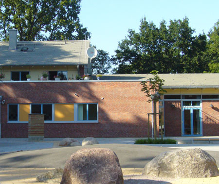 Neubau einer Pausenmehrzweckhalle mit Hausmeisterdienstwohnung Neubau einer Pausenmehrzweckhalle mit Hausmeisterdienstwohnung