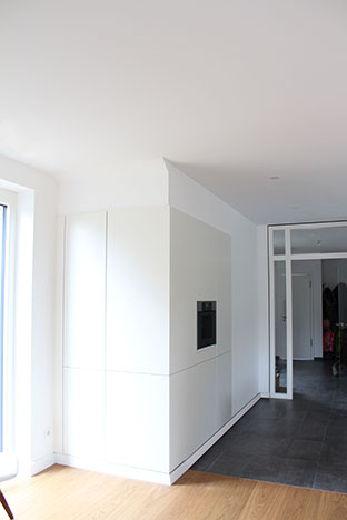 Nutzung der Kücheneinrichtung bis unter die Treppenanlage Nutzung der Kücheneinrichtung bis unter die Treppenanlage